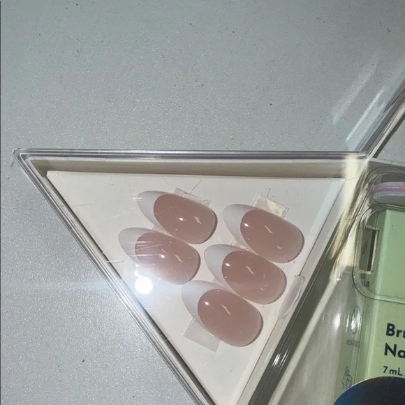 The Complete Gel Manicure Kit - Press-On Nails